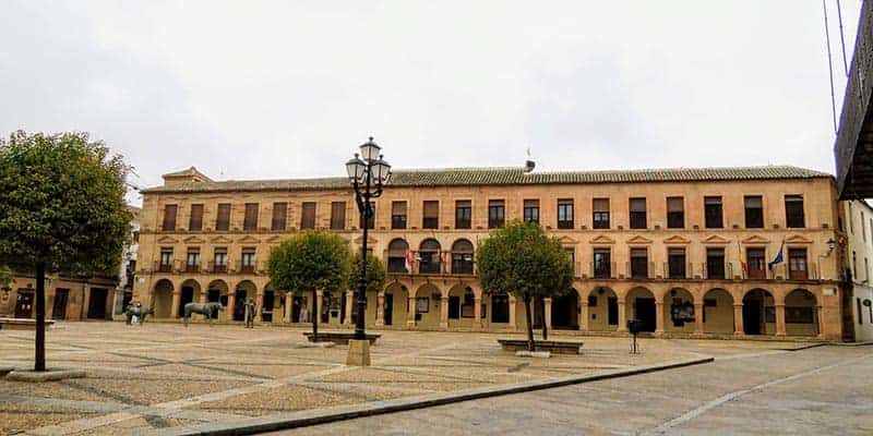plaza mayor villanueva de los infantes - pueblos bonitos de ciudad real